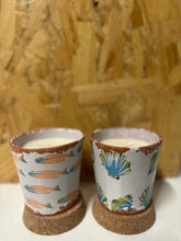 Afbeelding in Gallery-weergave laden, Geurkaars in keramiek mok - vissen - 50 branduren - Wax Design