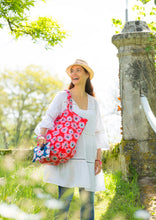 Afbeelding in Gallery-weergave laden, Shopper/Strandtas met rood/roze lelies - Overbeck and Friends