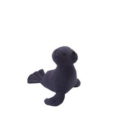 Afbeelding in Gallery-weergave laden, Knuffel zeehond linnen - Global Affairs - 3 kleuren