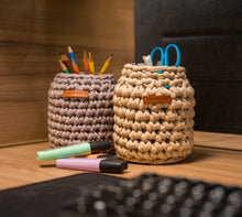 Afbeelding in Gallery-weergave laden, Upcycled potten -  handmade van gerecycled katoen & glas - M