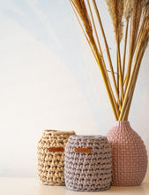Afbeelding in Gallery-weergave laden, Upcycled potten -  handmade van gerecycled katoen & glas - M
