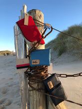 Afbeelding in Gallery-weergave laden, Tabacco etui/portemonnee van gerecyclde wetsuit - NALU