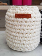 Afbeelding in Gallery-weergave laden, Upcycled potten -  handmade van gerecycled katoen & glas - M