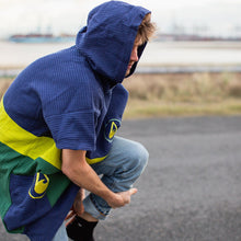 Afbeelding in Gallery-weergave laden, Surfponcho voor op reis - Pampatar - blauw/groen/geel -  L - Wave Hawaii