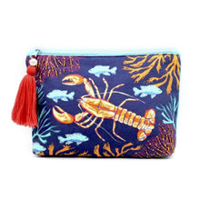 Afbeelding in Gallery-weergave laden, Geborduurde make-up tas met kreeft - House of Disaster