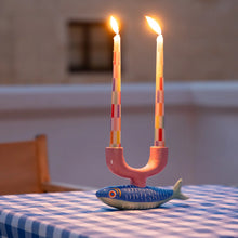 Afbeelding in Gallery-weergave laden, Kandelaar met 2 kaarsen - vis vorm - blauw - Talking Tables

