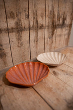 Afbeelding in Gallery-weergave laden, Serveerschaaltje Keramiek Schelp - Taupe
