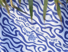 Afbeelding in Gallery-weergave laden, Strandhanddoek van 20 gerecylede plastic flessen - Motief: TIE  - SooBluu
