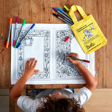 Afbeelding in Gallery-weergave laden, Placemat uitwasbaar met kleurstiften &amp; tasje - FAIRYTALES &amp; LEGENDS - EATSLEEPDOODLE
