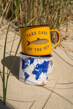 Afbeelding in Gallery-weergave laden, Emaille mok - Take care of the Sea - Batela
