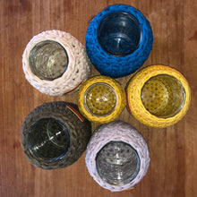 Afbeelding in Gallery-weergave laden, Upcycled potten -  handmade van gerecycled katoen &amp; glas - M
